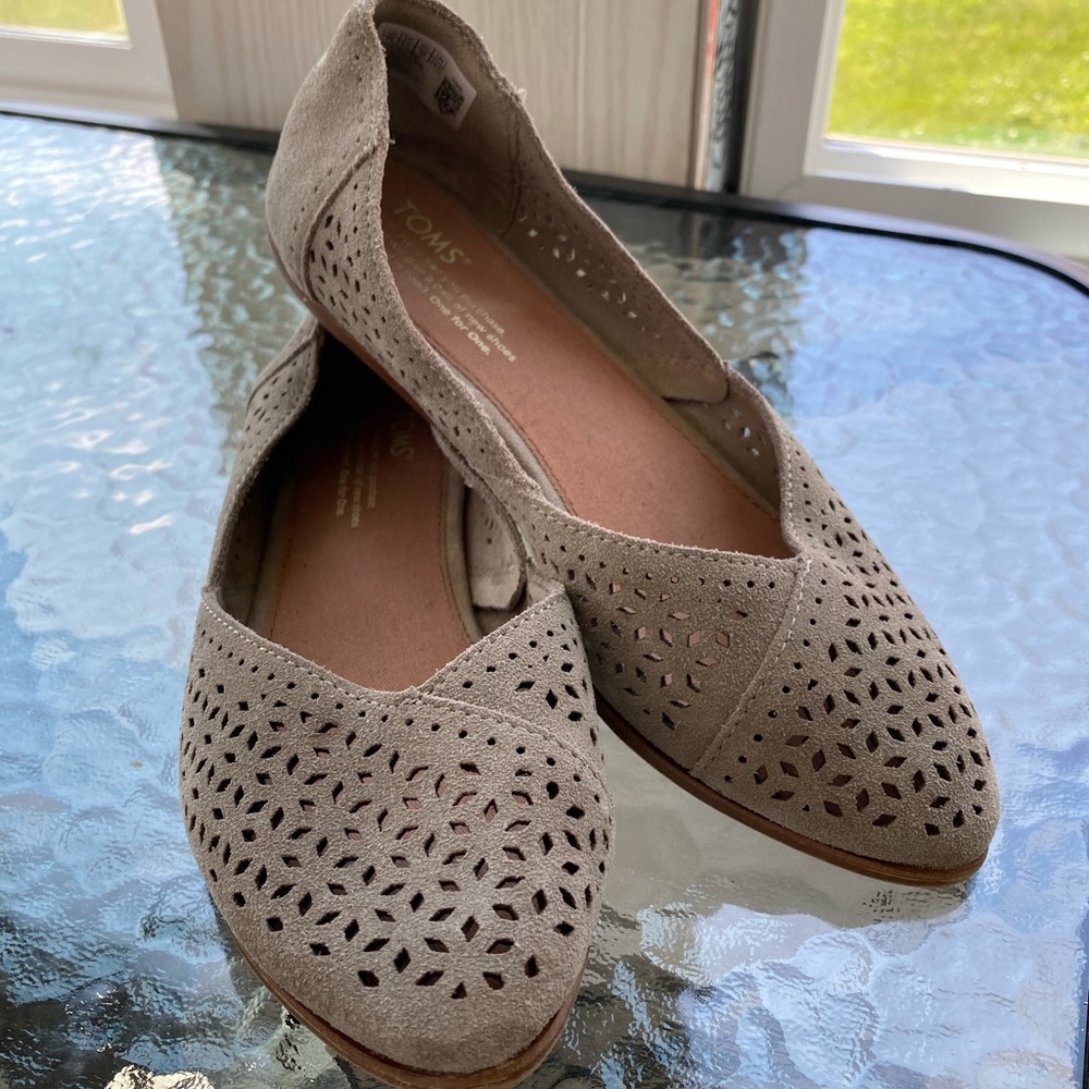 TOMS slip on shoes size 7.5 women’s